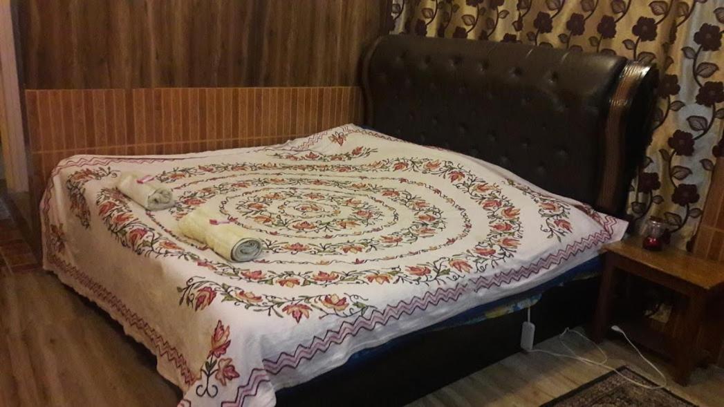 Blooming Dale Hotel Srīnagar Esterno foto