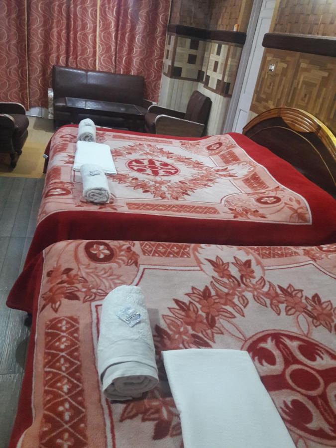 Blooming Dale Hotel Srīnagar Esterno foto