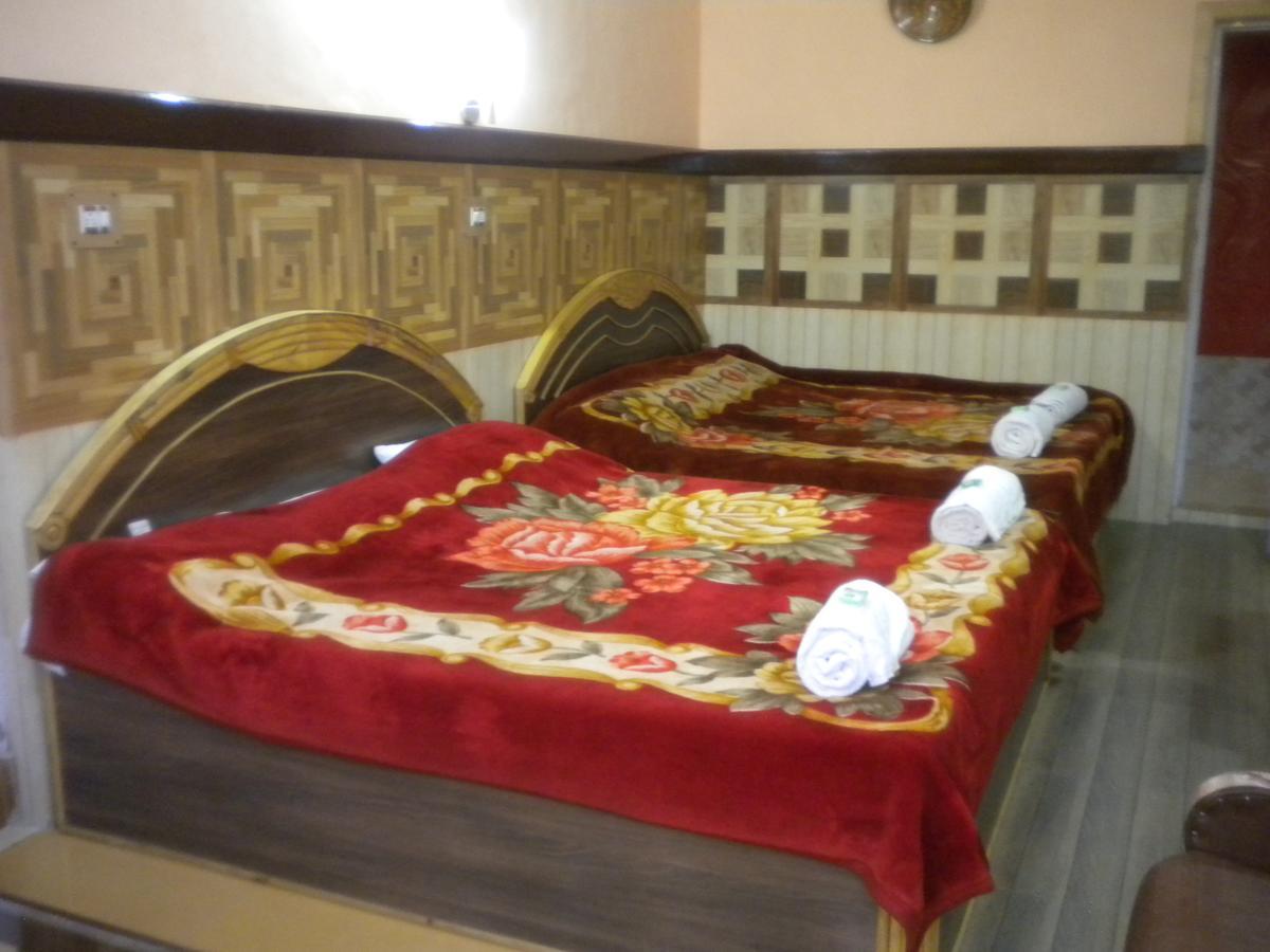 Blooming Dale Hotel Srīnagar Esterno foto