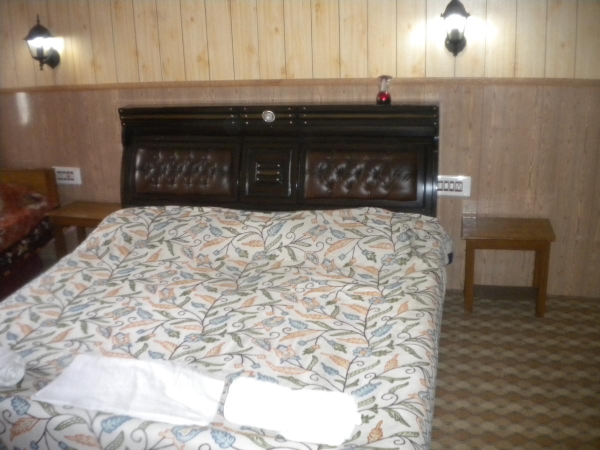 Blooming Dale Hotel Srīnagar Esterno foto