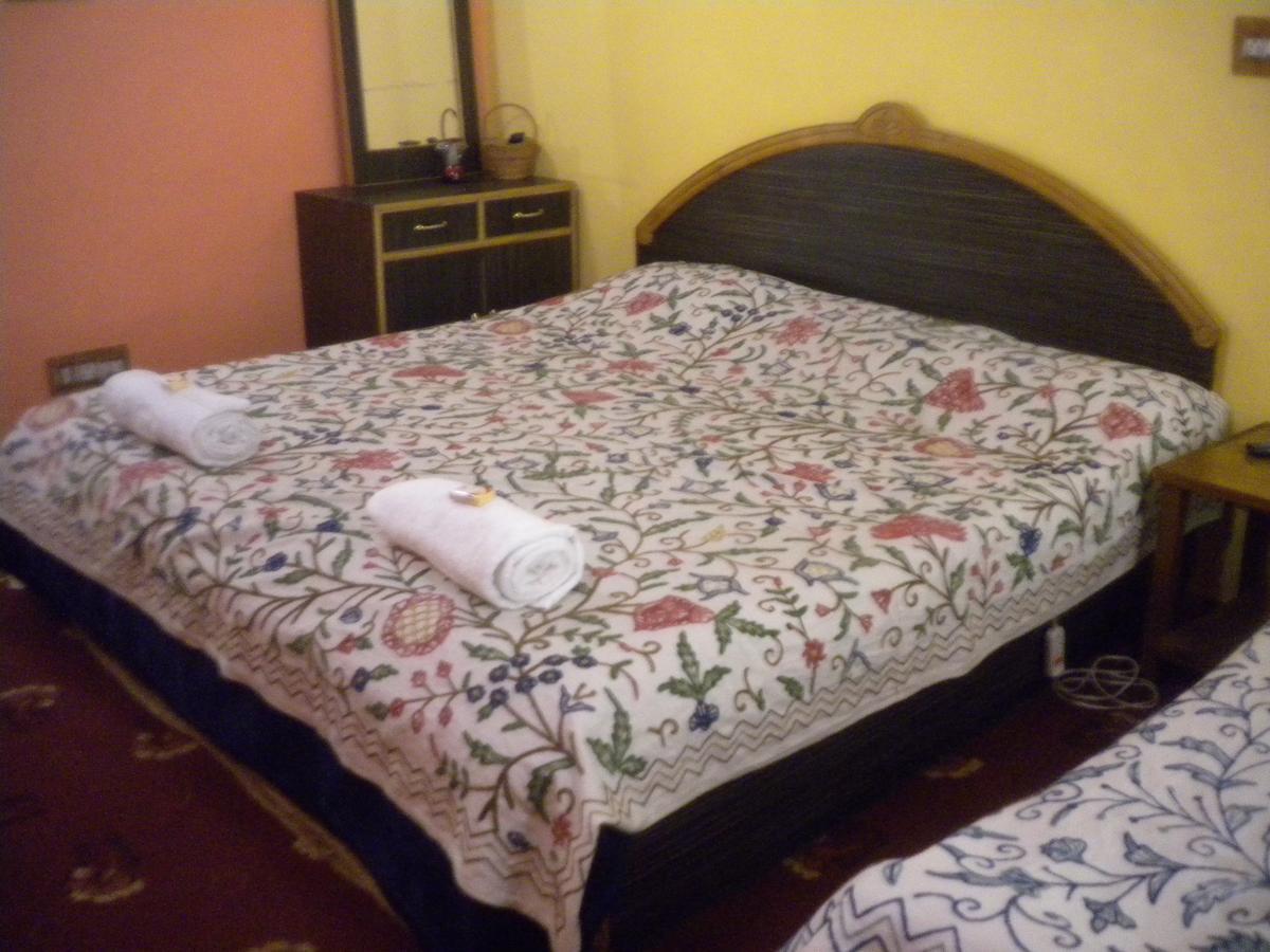 Blooming Dale Hotel Srīnagar Esterno foto