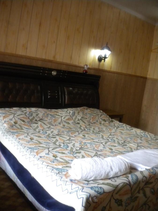 Blooming Dale Hotel Srīnagar Esterno foto
