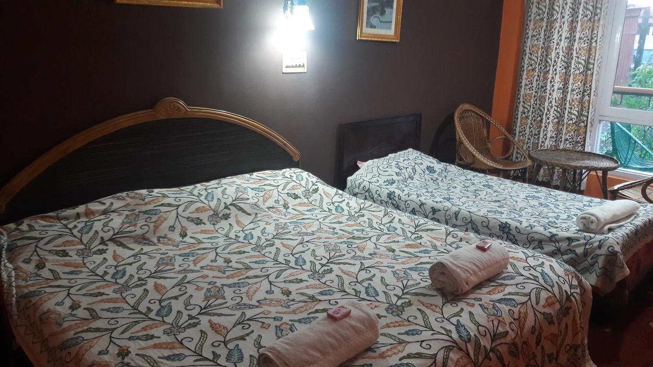 Blooming Dale Hotel Srīnagar Esterno foto